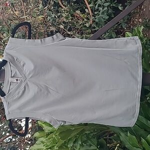 SKIMS Light Green No Sleeve V Neck T-Shirt Size Medium